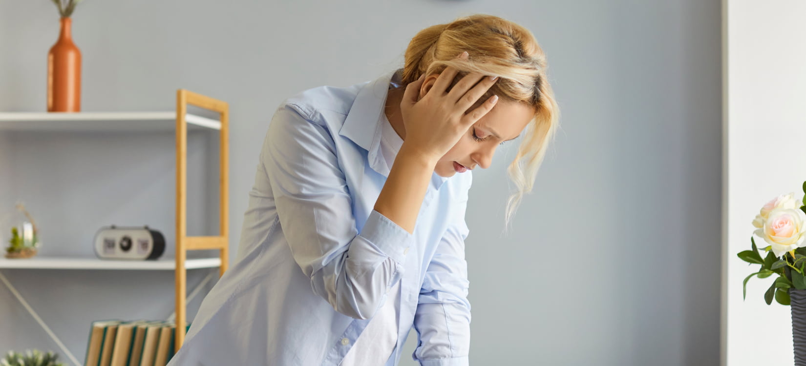 pots flare symptoms lightheadedness faint woman holding head